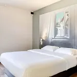 1 Hotel