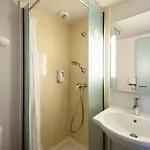 1 Hotel