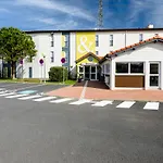 1 Hotel