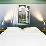 1 Hotel 2*