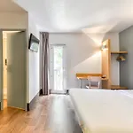 מלון 1 2*