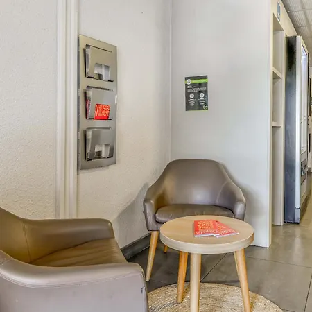 1 Hotel