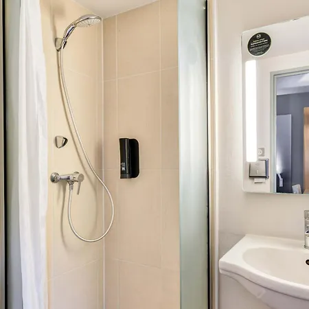 1 Hotel 2*